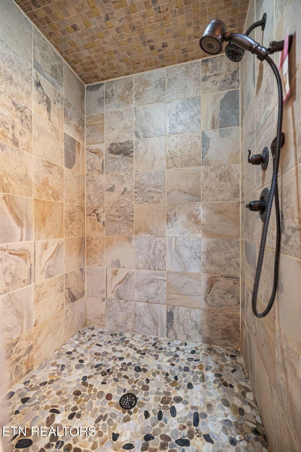 105 Shoreside Rd, New Tazewell, TN - Norris Lake Real Estate - Image# 25