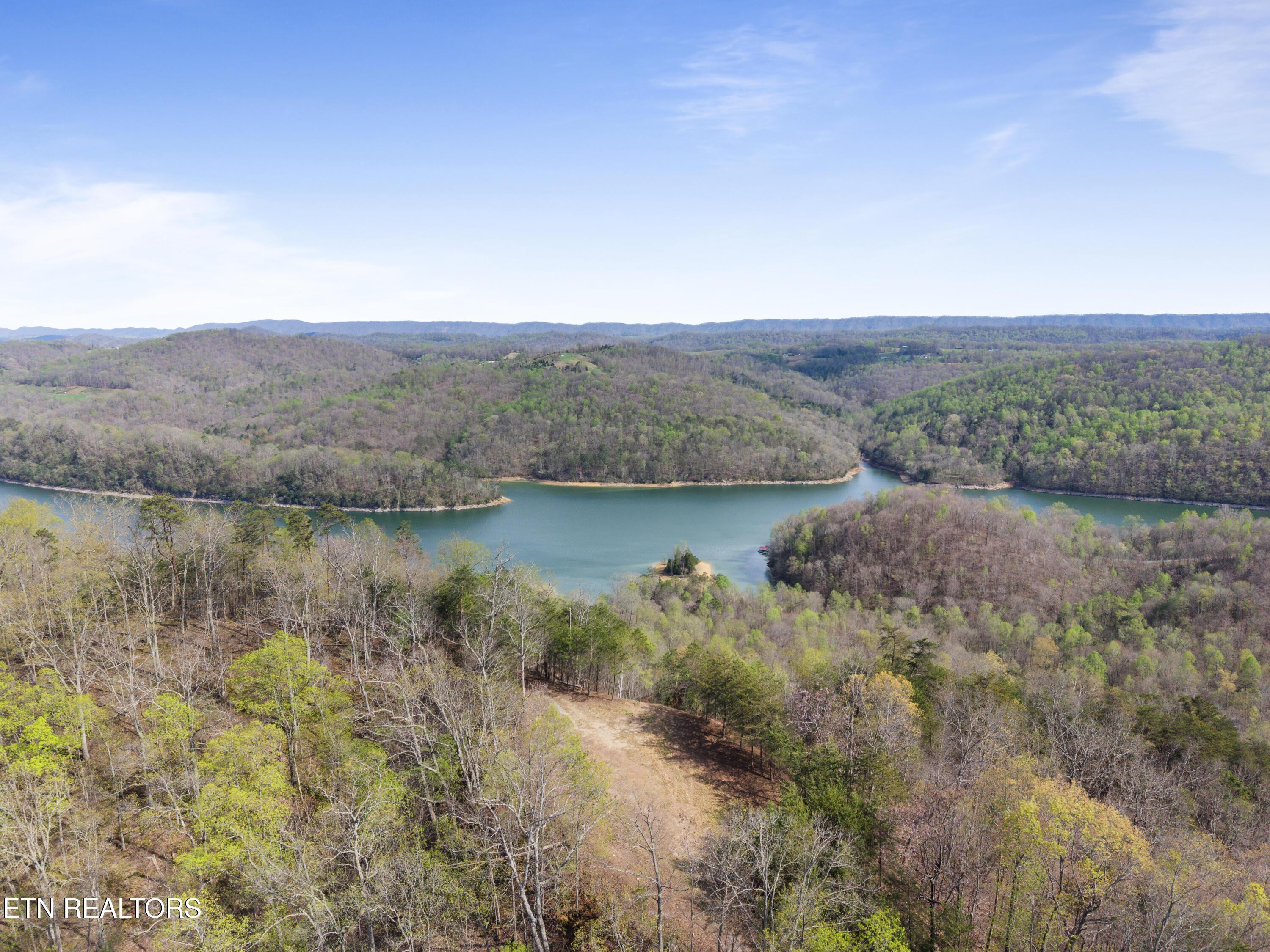 350 Bluff View Rd, New Tazewell, TN - Norris Lake Real Estate - Image# 2