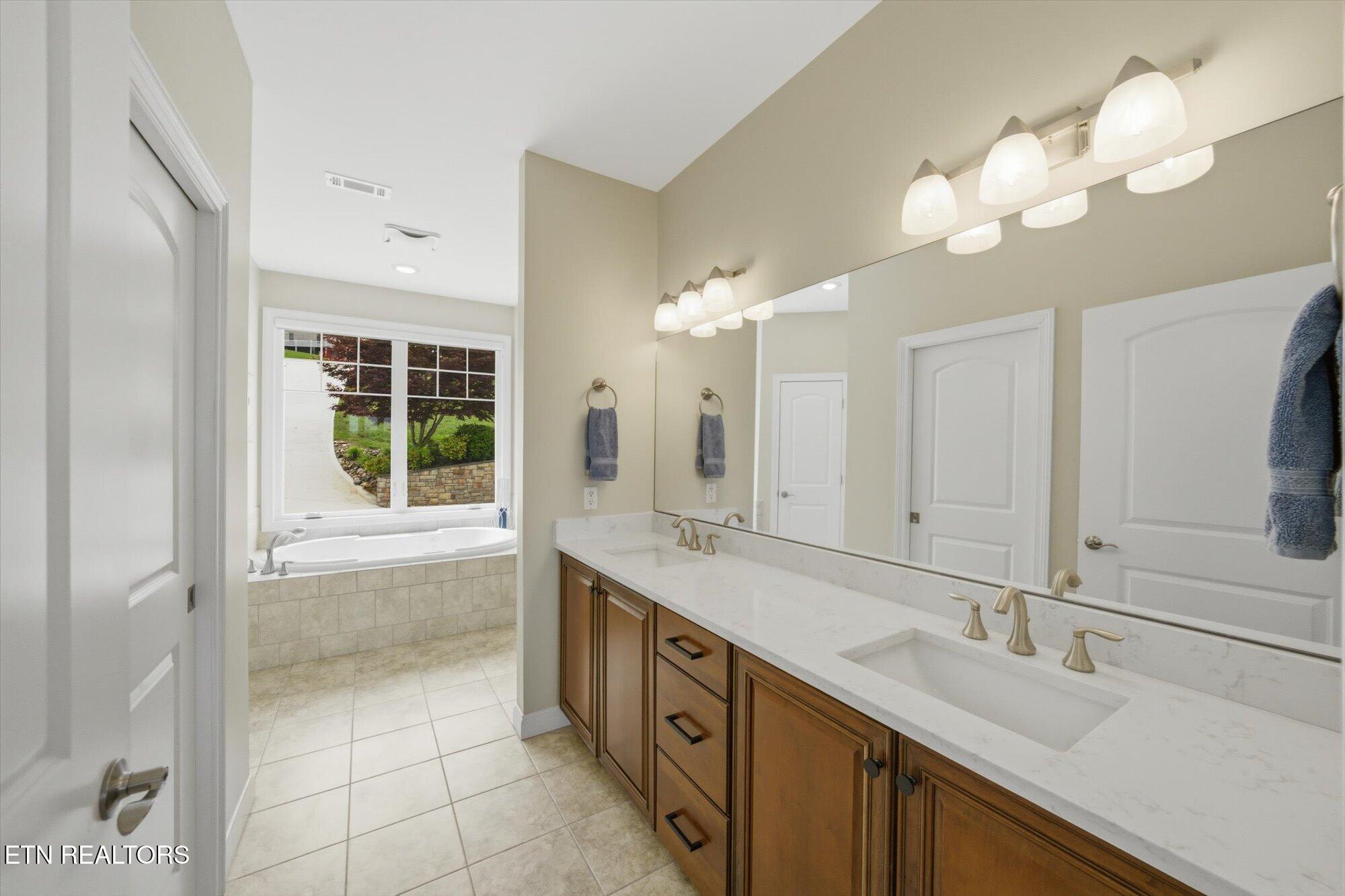 288 Mountain Crest Drive, Lafollette, TN - Norris Lake Real Estate - Image# 11