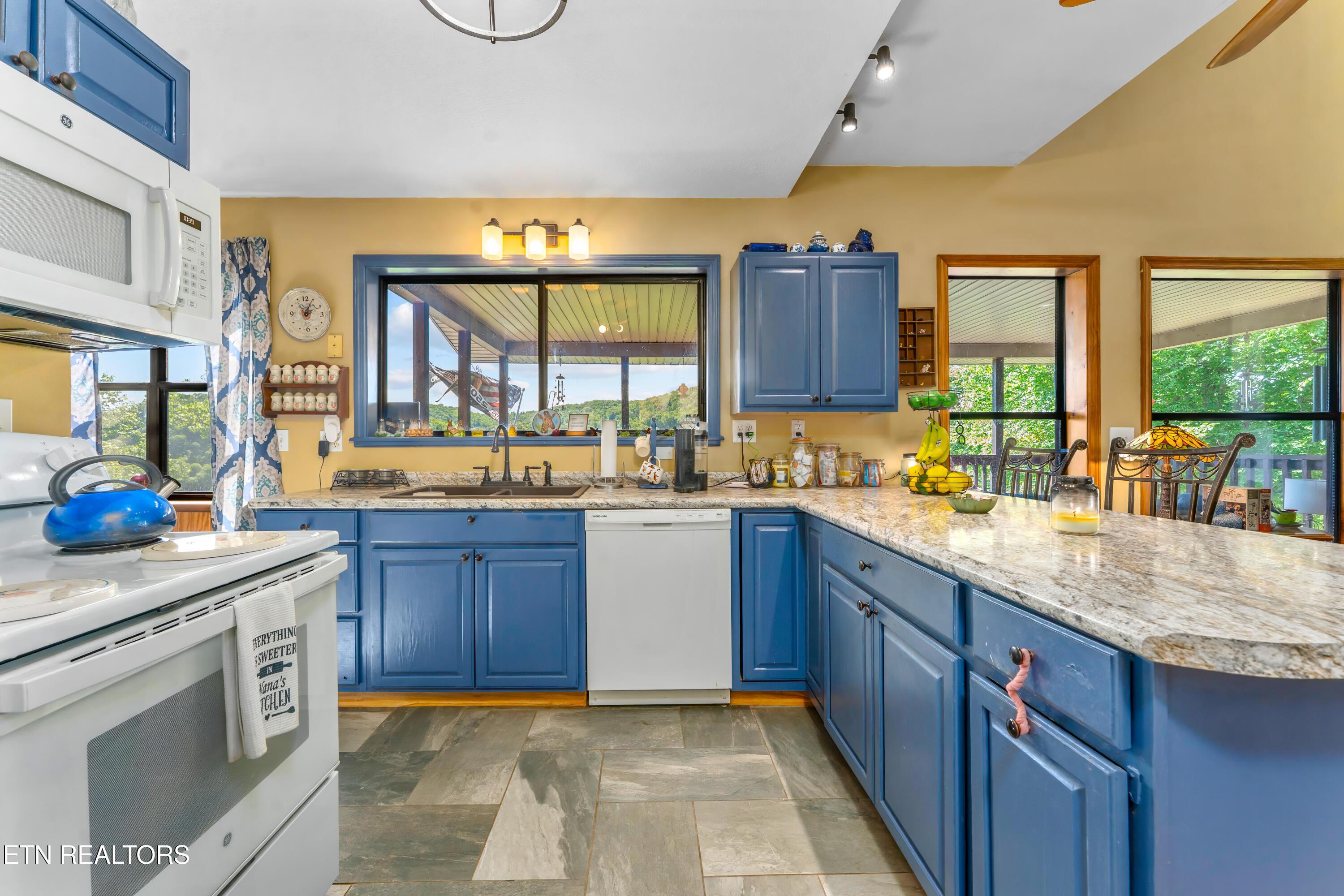 1738 Mountain Shores Rd, New Tazewell, TN - Norris Lake Real Estate - Image# 13