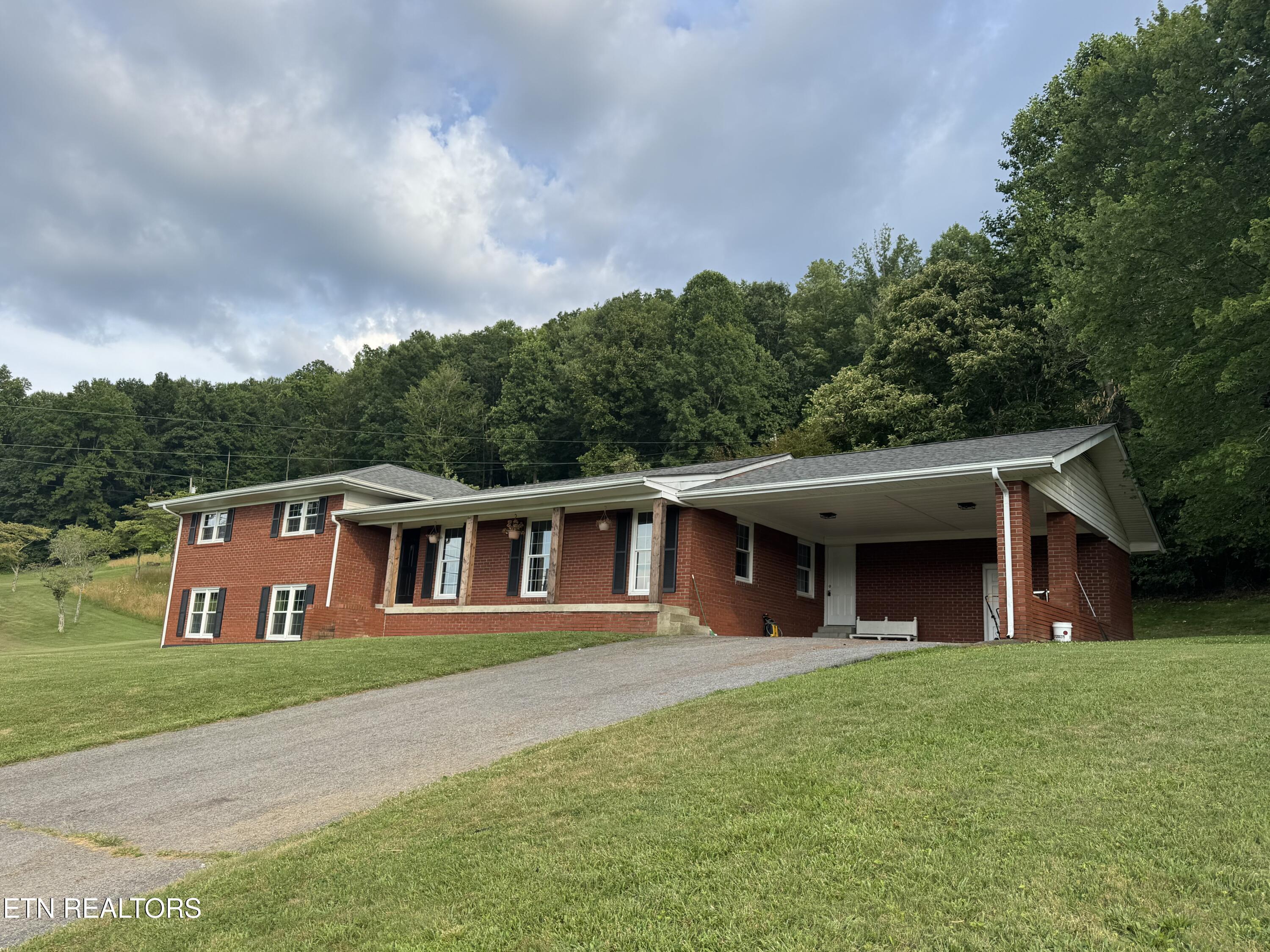 115 Red Oak Lane, New Tazewell, TN - Norris Lake Real Estate - Image# 2