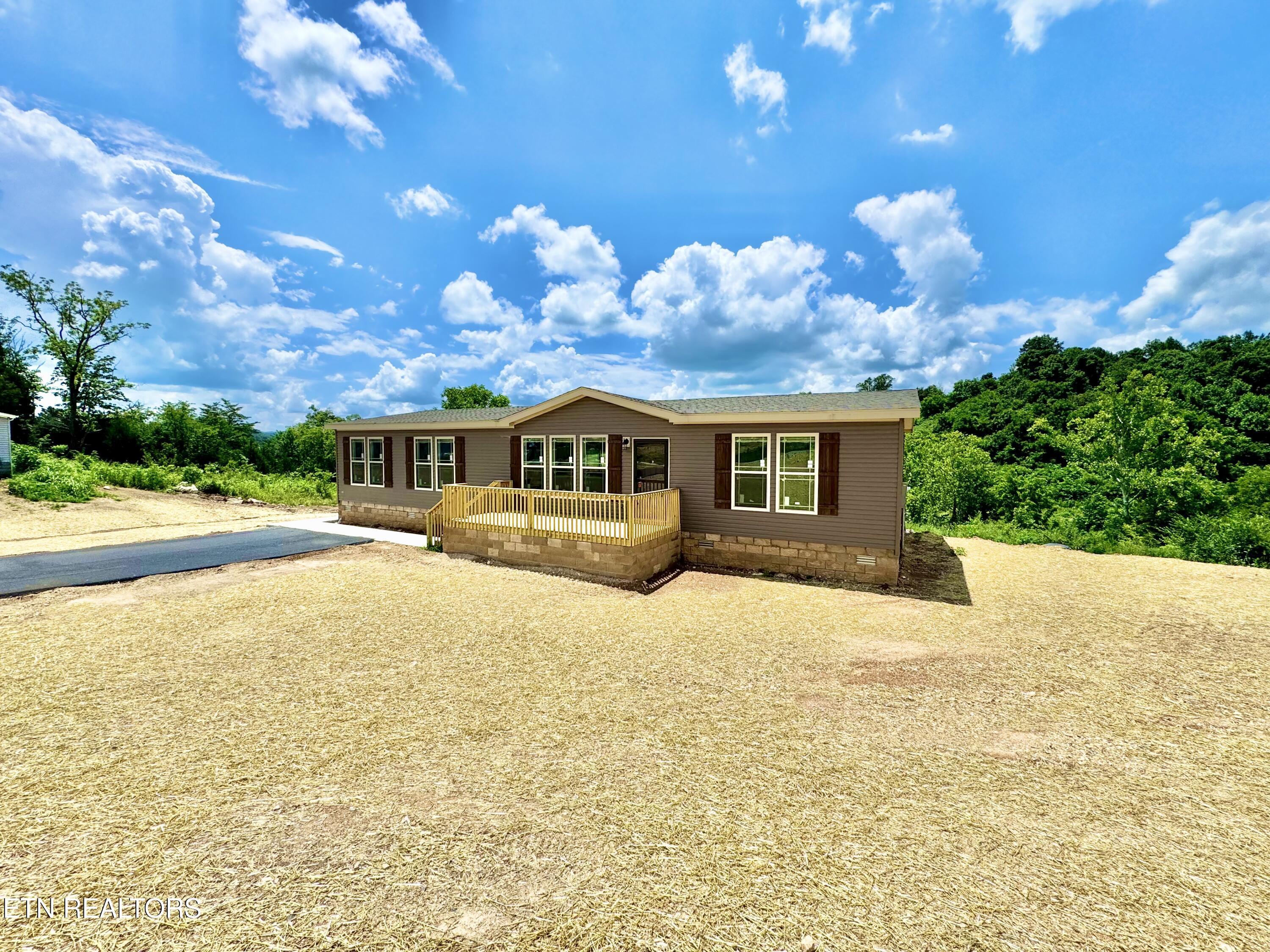 329 Perkey Way, New Tazewell, TN - Norris Lake Real Estate - Image# 2