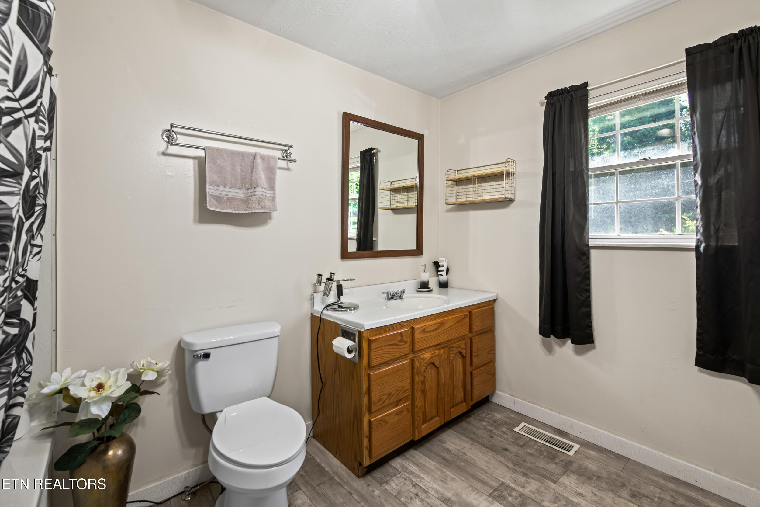 310 Hollifield Drive, Jacksboro, TN - Norris Lake Real Estate - Image# 16