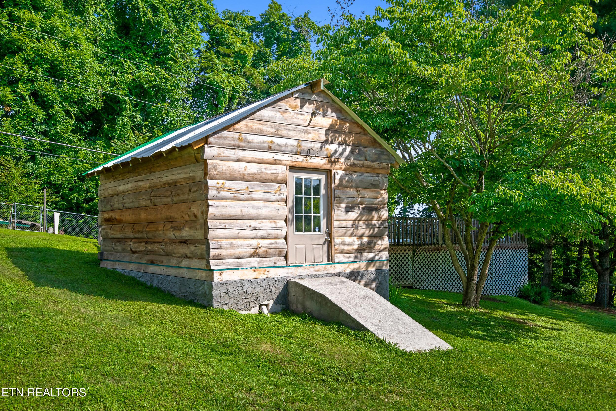 310 Hollifield Drive, Jacksboro, TN - Norris Lake Real Estate - Image# 38