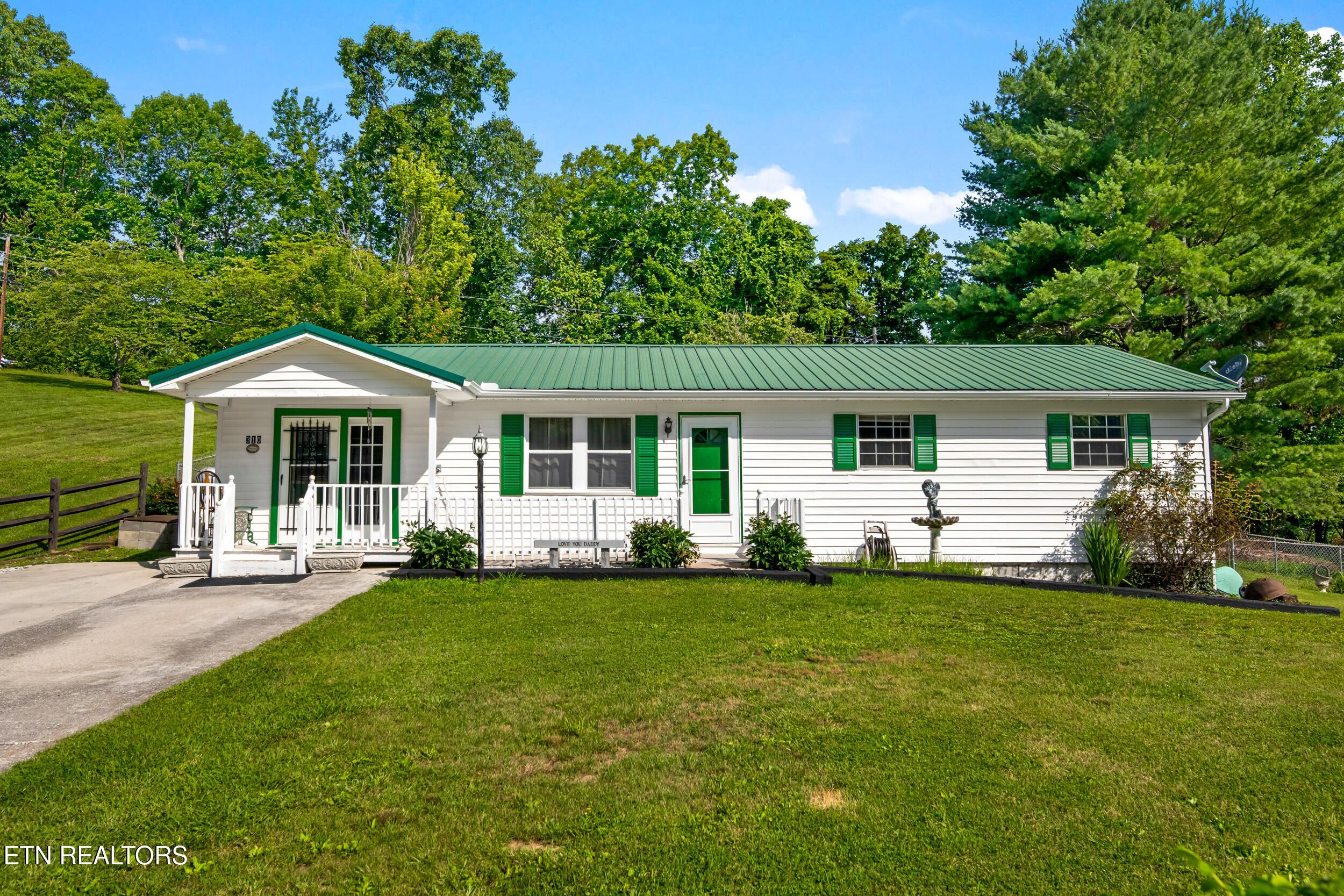 310 Hollifield Drive, Jacksboro, TN - Norris Lake Real Estate - Image# 2