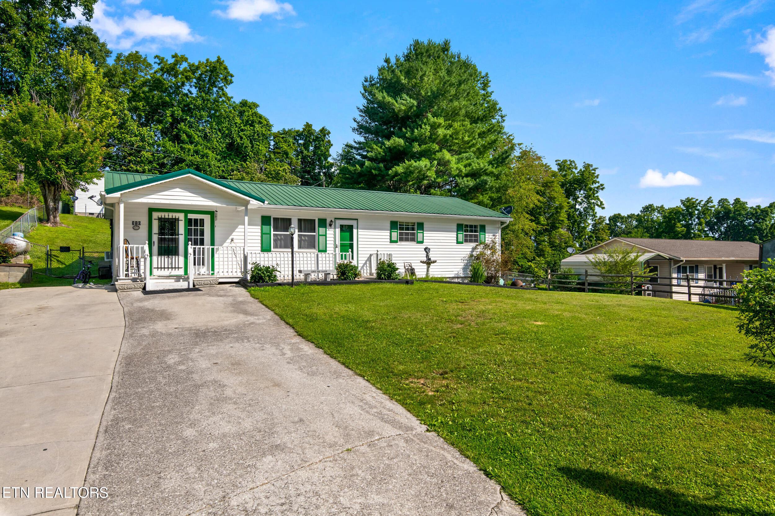 310 Hollifield Drive, Jacksboro, TN - Norris Lake Real Estate - Image# 3