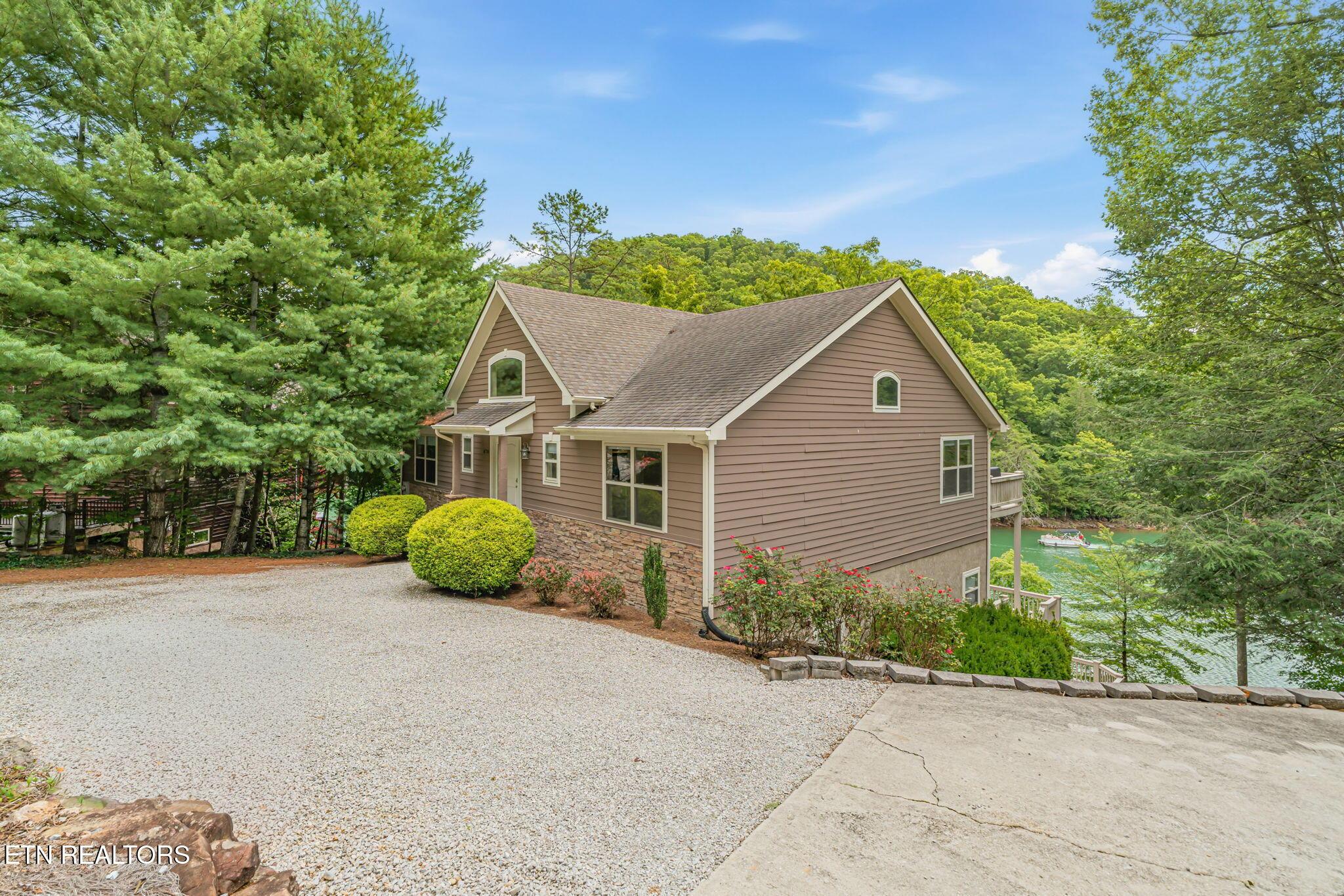 678 Waterfront Tr, Lafollette, TN - Norris Lake Real Estate - Image# 2