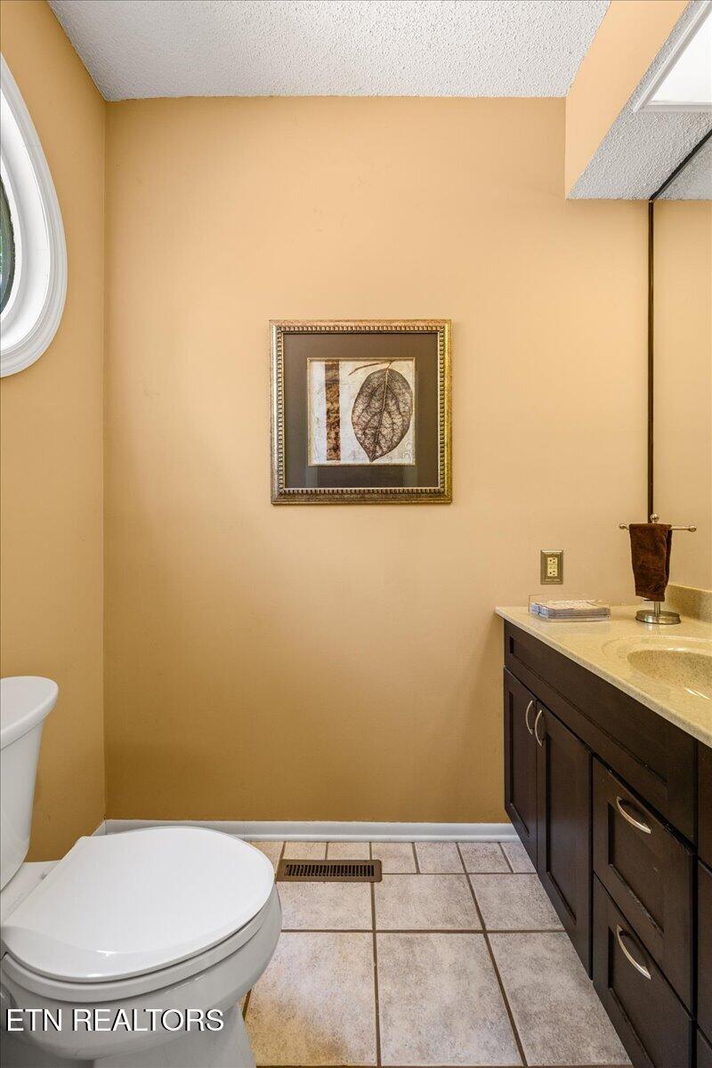 241 Deer Run Point, Lafollette, TN - Norris Lake Real Estate - Image# 21