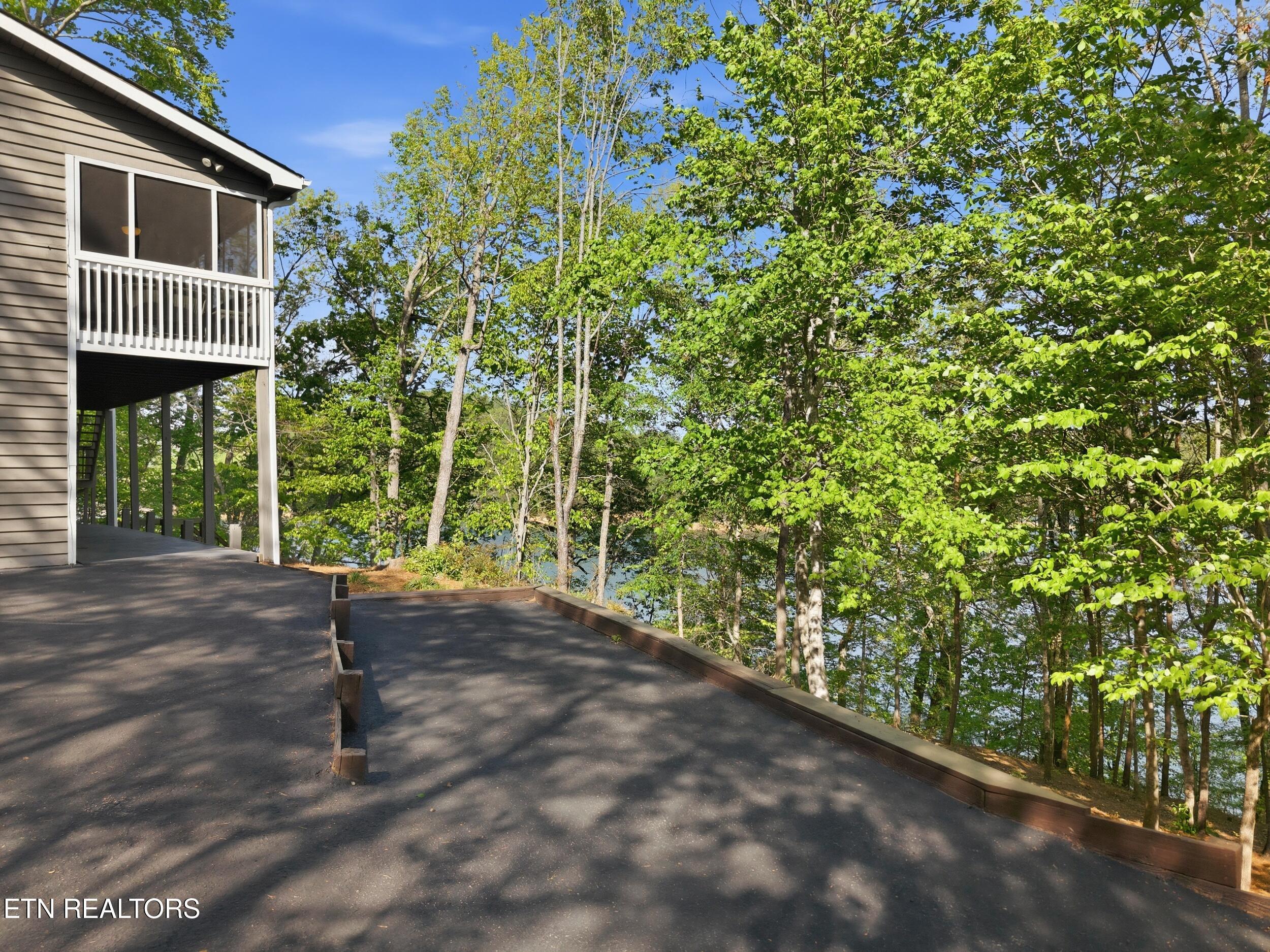 183 Ridgeview Circle, Sharps Chapel, TN - Norris Lake Real Estate - Image# 2