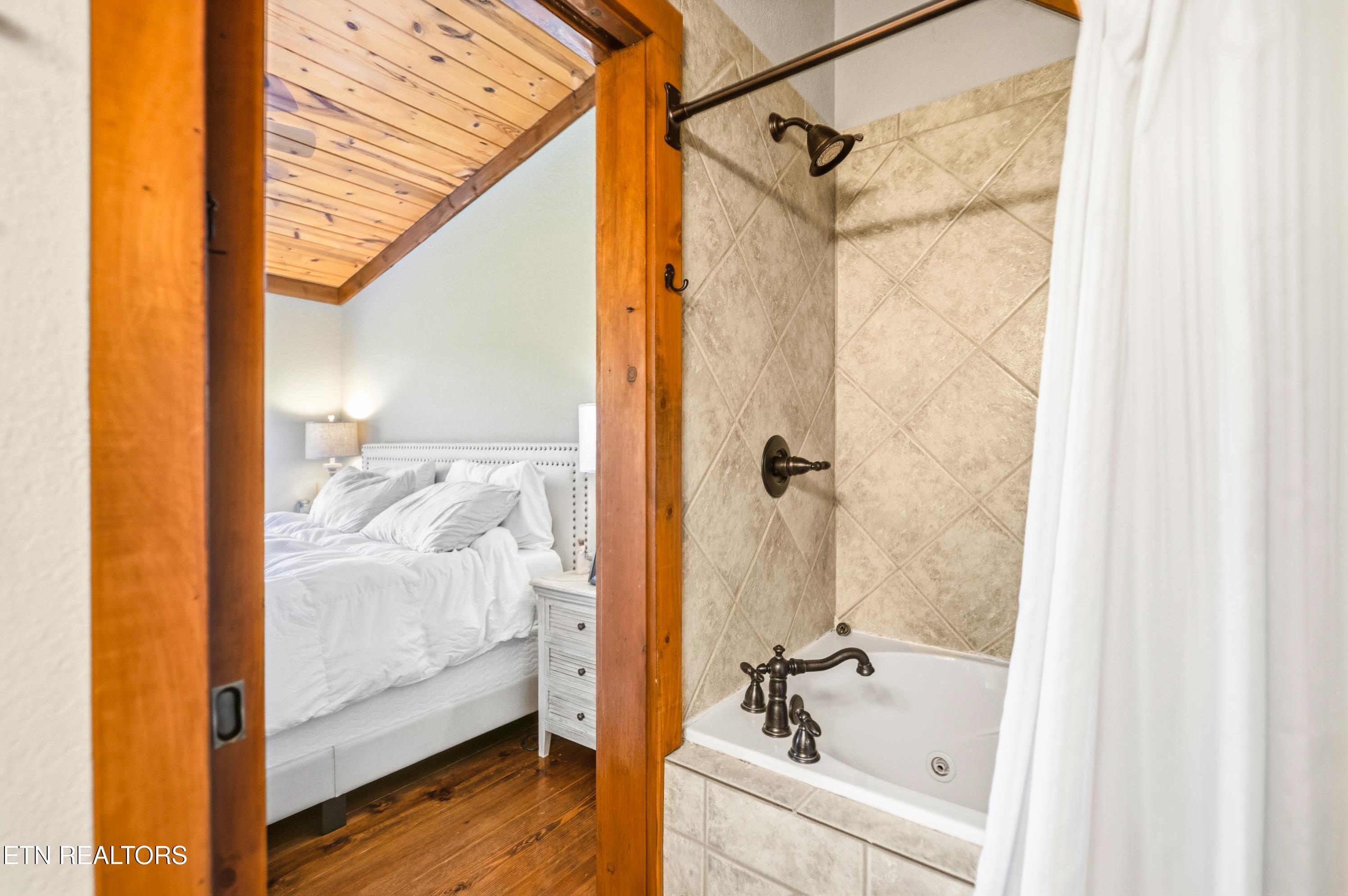 230 Foxwood Drive, Caryville, TN - Norris Lake Real Estate - Image# 27