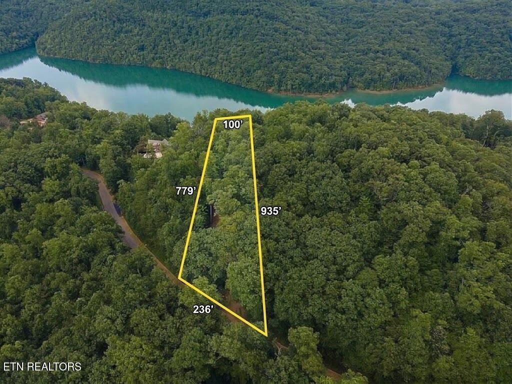 490 Fox Ridge Lane, Caryville, TN - Norris Lake Real Estate - Image# 2