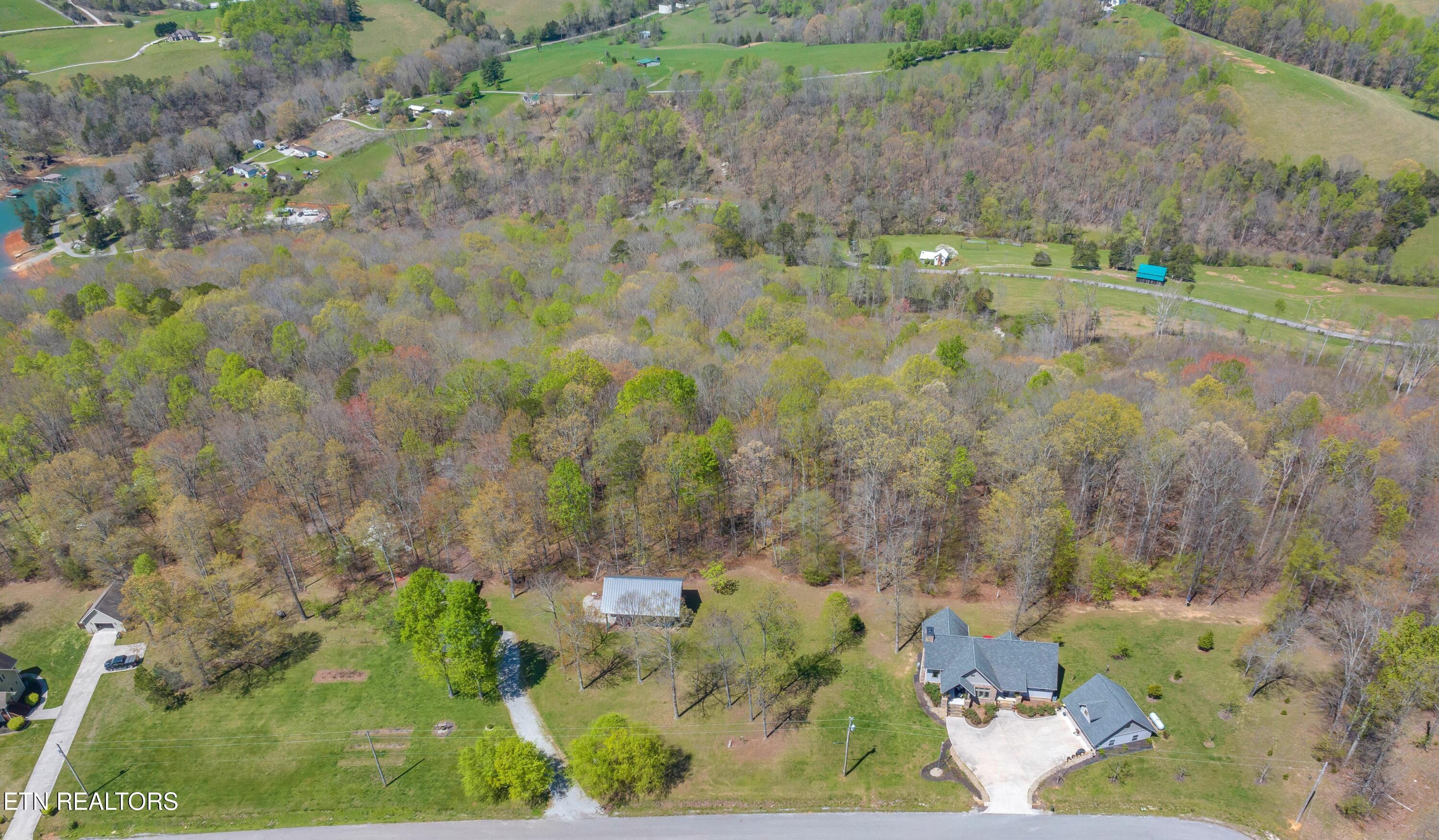 195 Kennedys Lp, Lafollette, TN - Norris Lake Real Estate - Image# 2