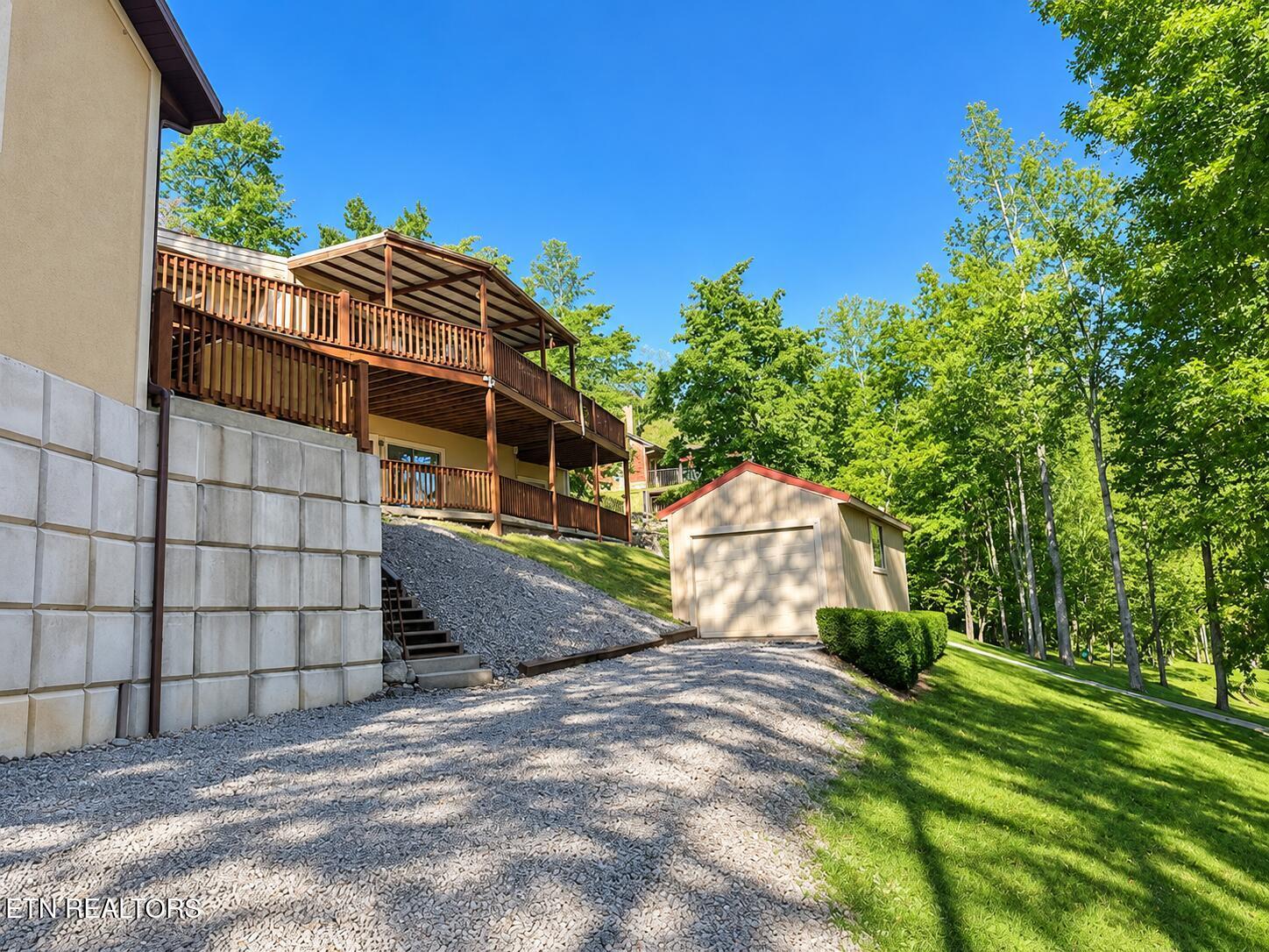 463 Fox Lake Lane, Lafollette, TN - Norris Lake Real Estate - Image# 2